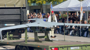 28η Οκτωβρίου: Εντυπωσίασαν τα νέα όπλα, έκοψαν την ανάσα οι ελιγμοί του F-16 στην παρέλαση της Θεσσαλονίκης