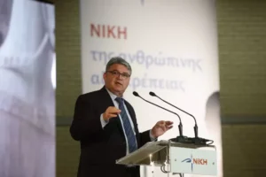 Δεν είναι όλοι ίδιοι. Ο Δημήτρης Νατσιός απέδειξε ότι υπάρχουν ακόμη πολιτικοί που βάζουν τις αρχές πάνω από την καρέκλα.